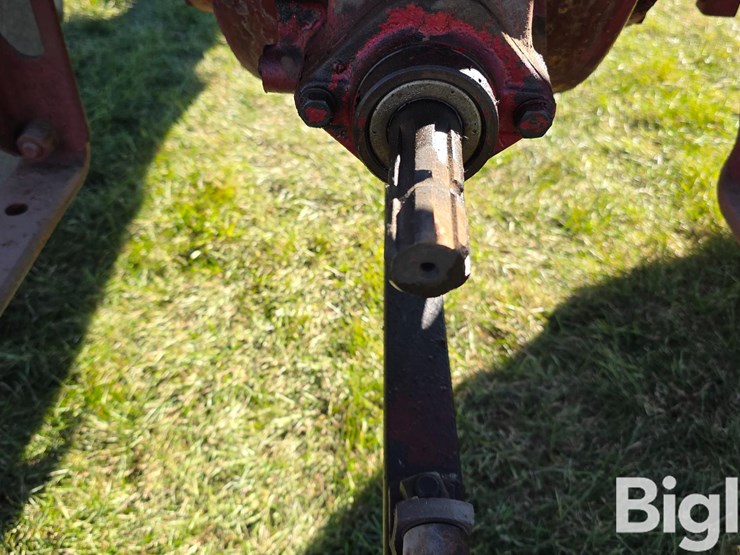 1940-farmall-h-2wd-tractor-image-10