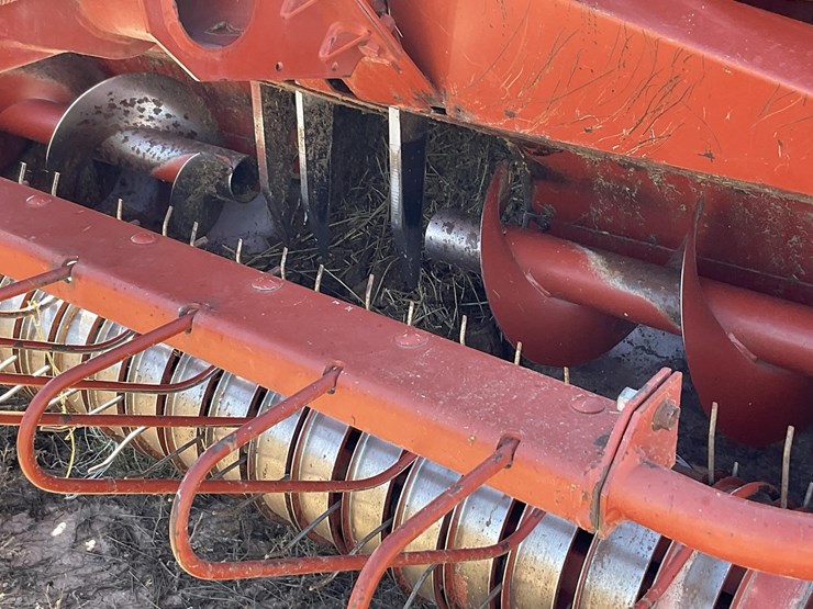 2001-hesston-4590-image-6