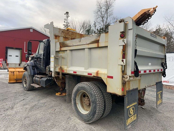 2010-international-7400-image-7