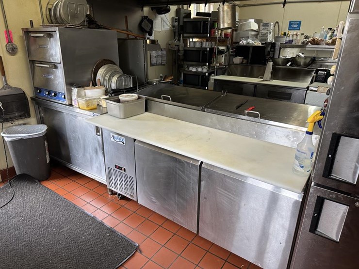 #100-•-waterfront-pub-with-4-bed/2-bath-apartment-image-83