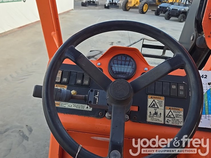 2016-sky-trak-8042-image-121