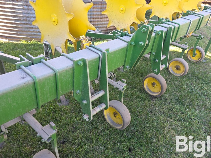 john-deere-8r30"-cultivator-image-14
