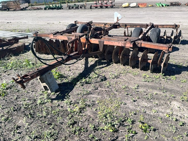 massey-ferguson-620-image-1