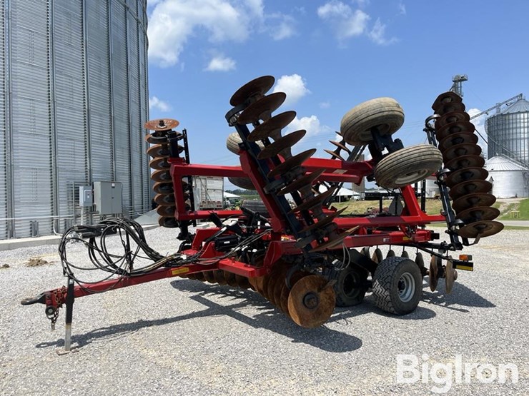case-ih-330-image-1