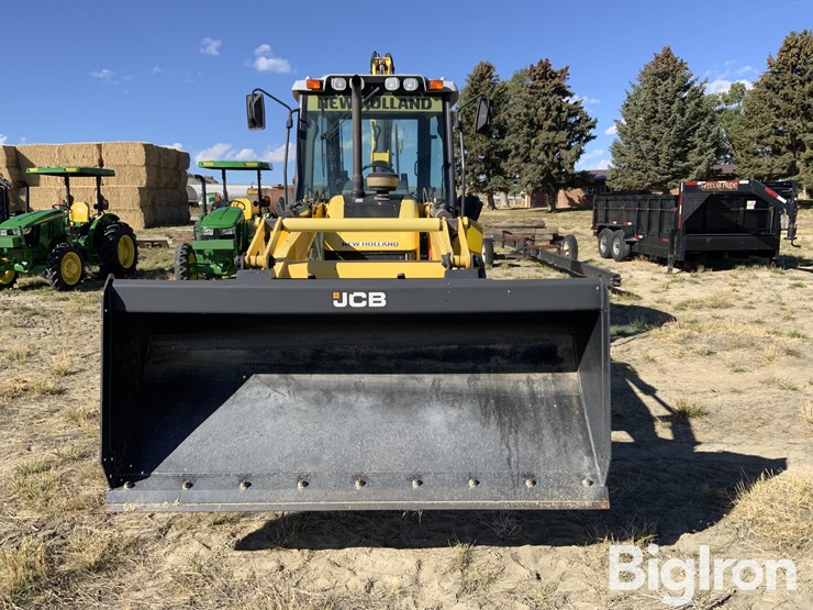 2020-new-holland-b95b-image-2