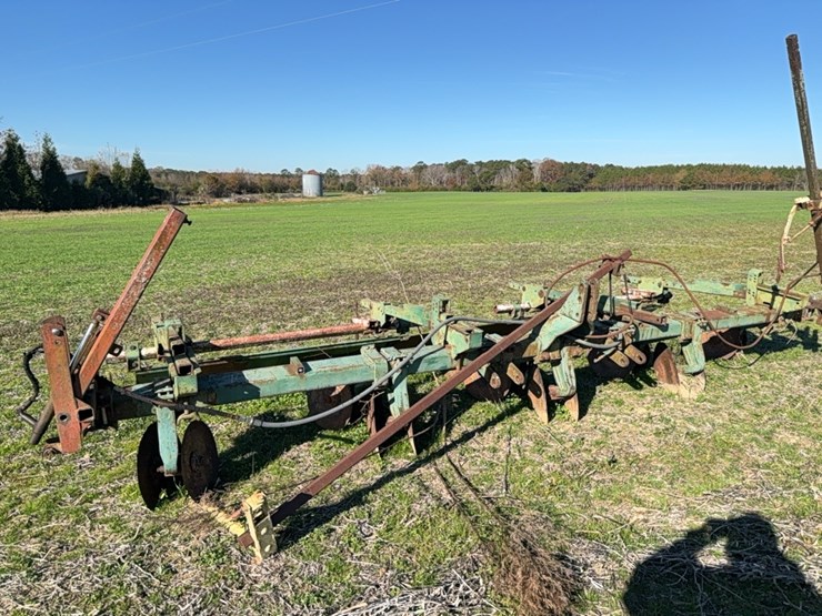 row-bedder---4-row-with-kmc-dirt-door-located-at-107-jernigan-swamp-rd.,-ahoskie,-nc-image-3