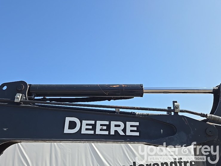 2020-deere-35g-image-47