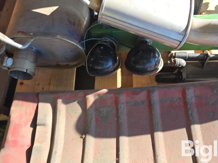 engine-stand-&-car-parts-image-10