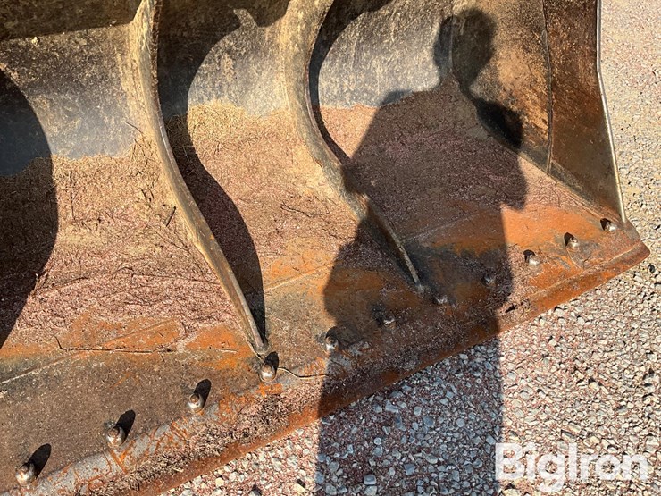 72"-c&p-excavator-bucket-image-16