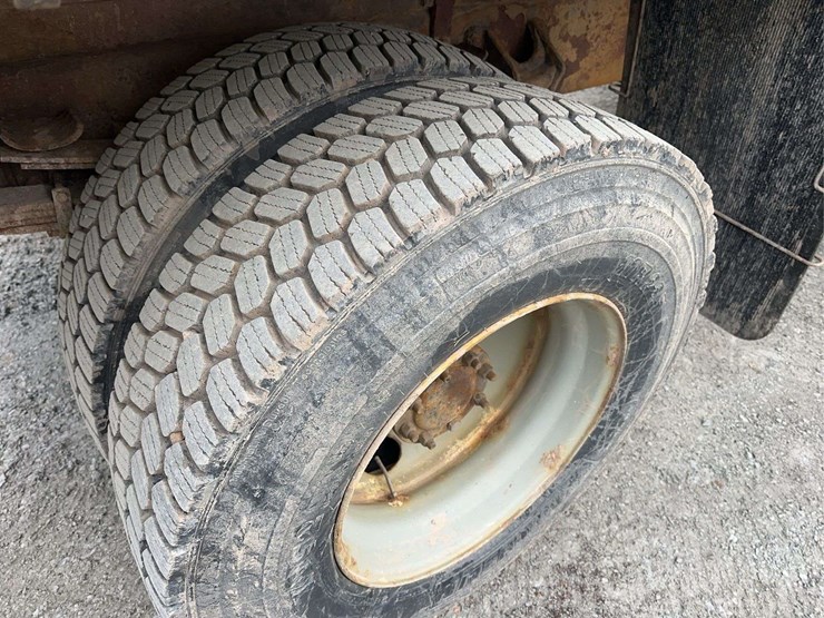 2010-international-7400-image-11