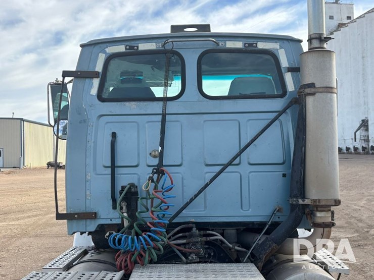 2000-caterpillar-10-image-33