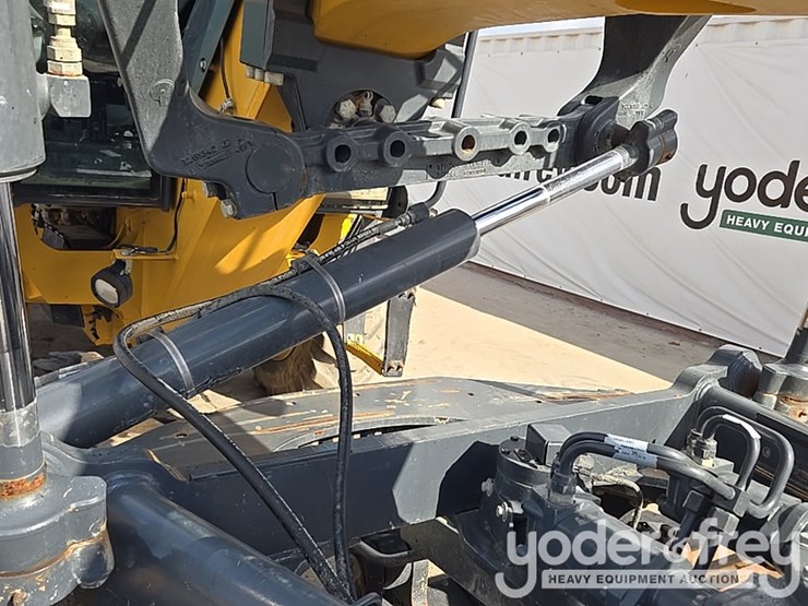 2017-deere-872g-image-59