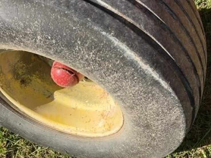 2010-new-holland-br7070-image-22