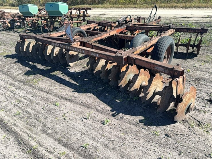 massey-ferguson-620-image-7