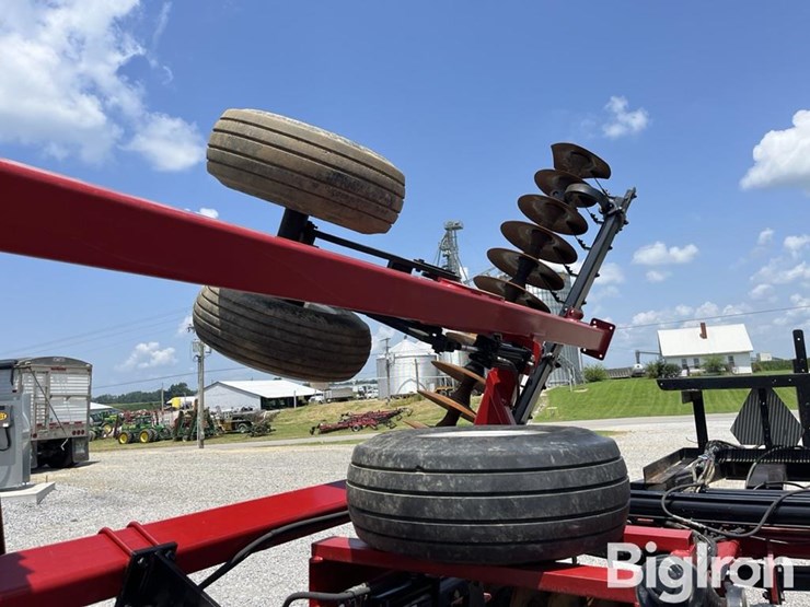 case-ih-330-image-15