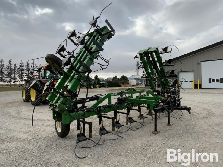 moore-built-25r30-liquid-fertilizer-applicator-image-7