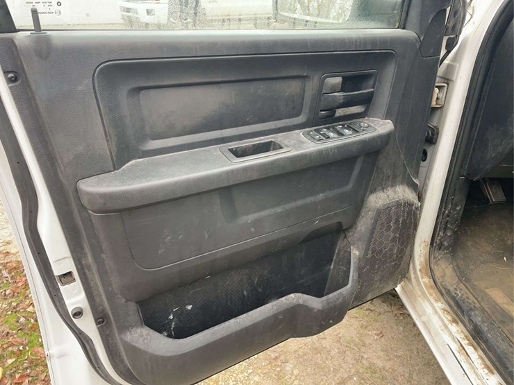 2010-dodge-crew-cab-pickup-image-21