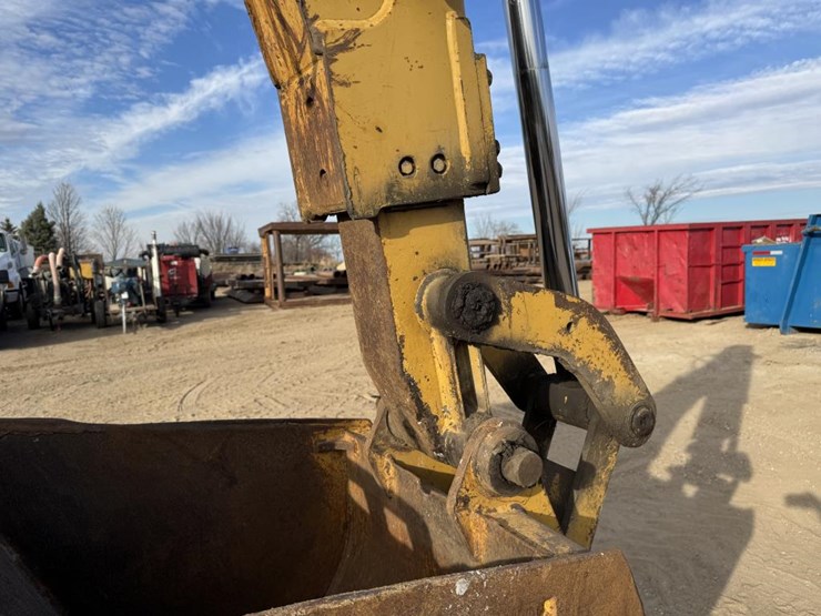 caterpillar-416b-image-37