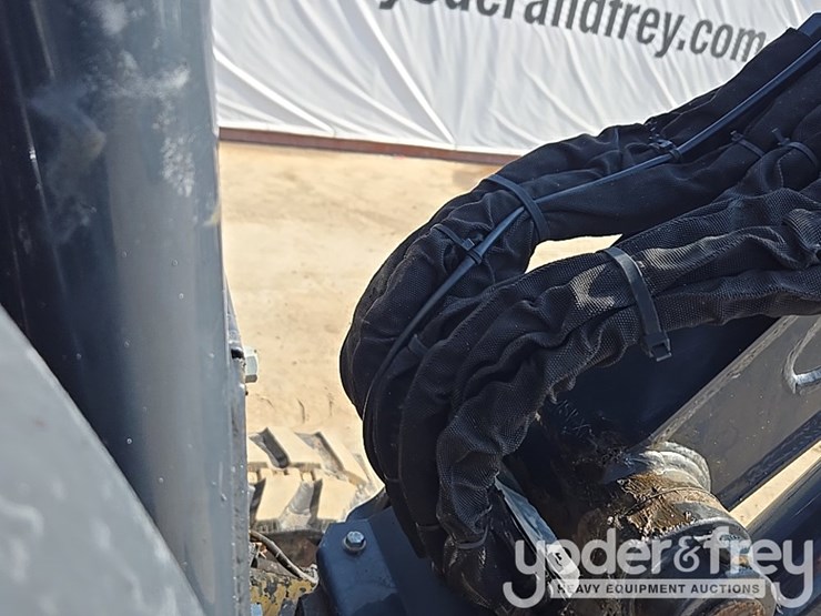 2020-deere-35g-image-43