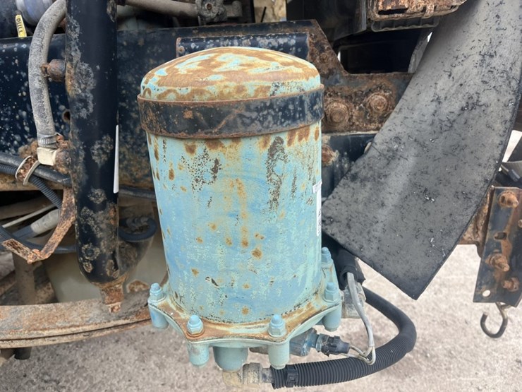 #1633-•-1995-freightliner-usf-1e-sleeper-cab-truck-tractor-image-45