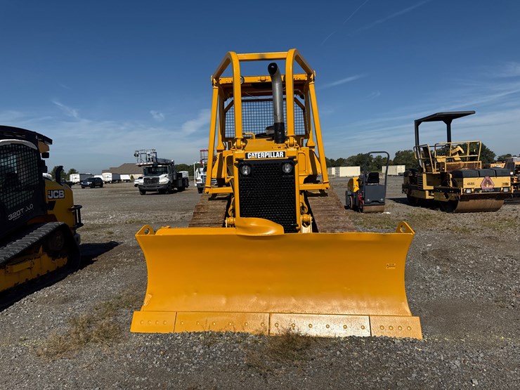 caterpillar-d4h-image-2