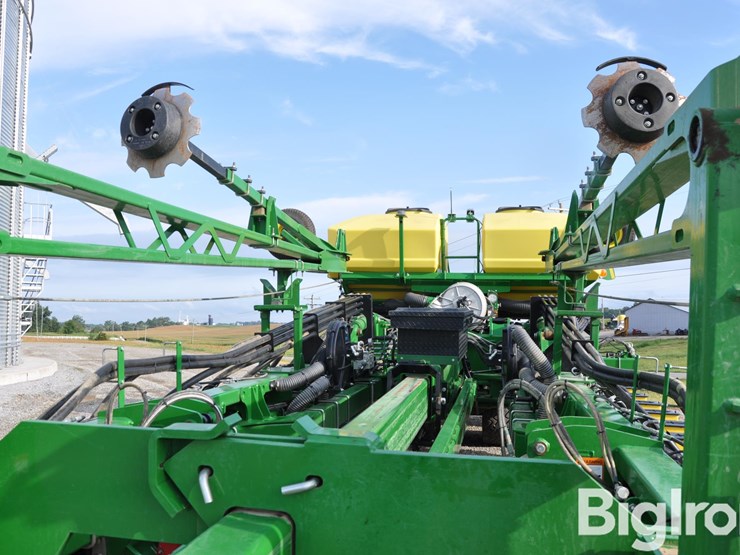 2022-john-deere-db60-image-19