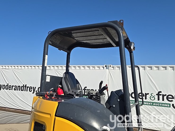 2019-deere-35g-image-63