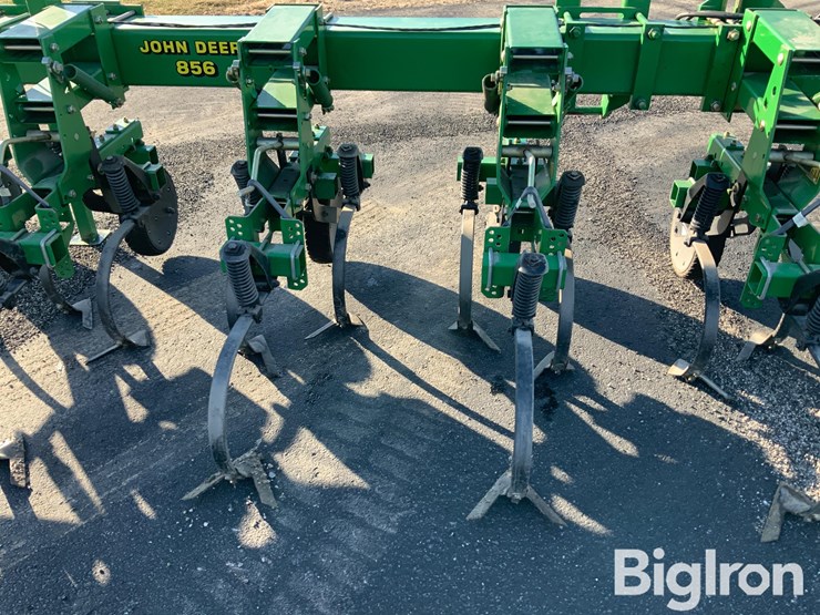 john-deere-16r30"-crop-cultivator-image-19