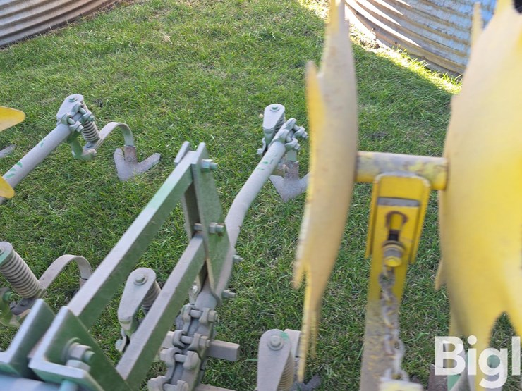 john-deere-8r30"-cultivator-image-18