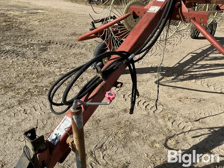 hesston-12-wheel-v-rake-image-11