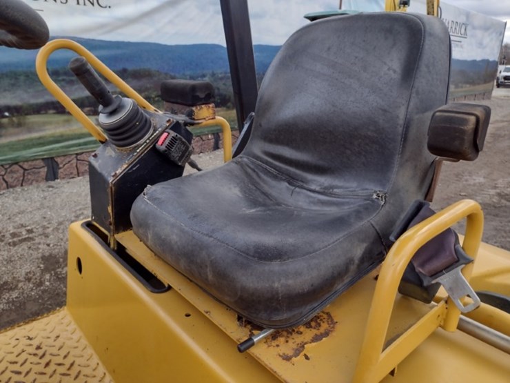 2006-caterpillar-cb-334e-image-9