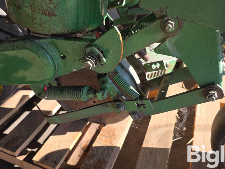 john-deere-2r30"-planter-image-13