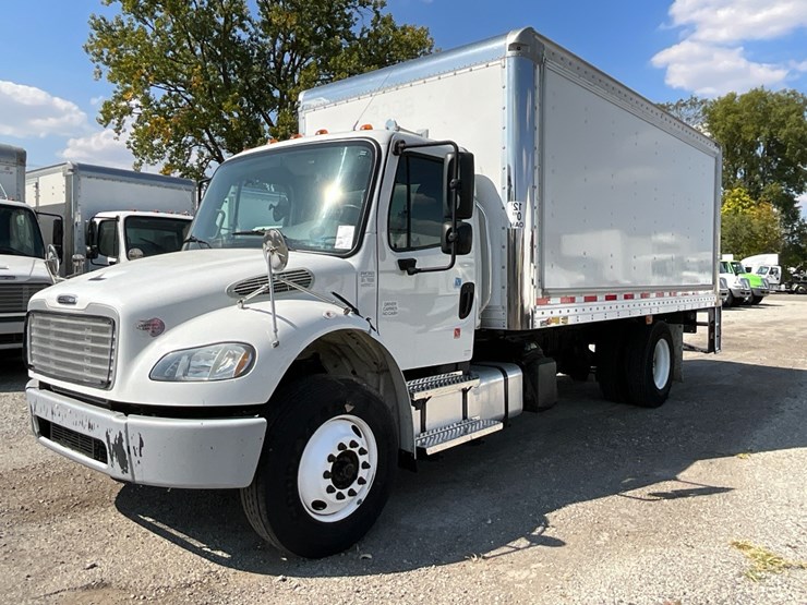 2018-freightliner-m2-106-image-1