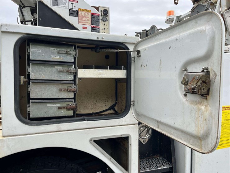 2005-gmc-c8-cable-placer-truck-image-42