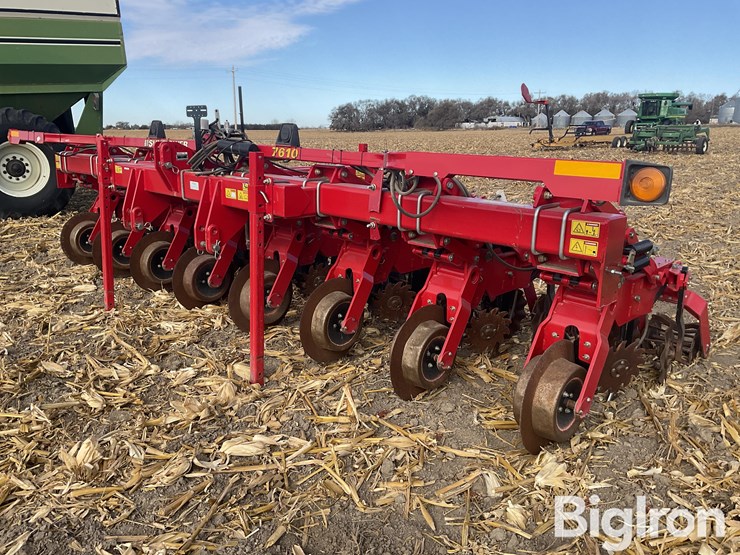 sunflower-7610-8r30-strip-tiller-image-1