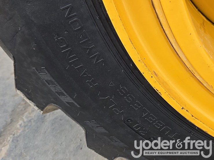 2017-deere-872g-image-76