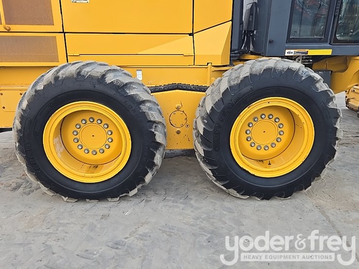 2017-deere-872g-image-82