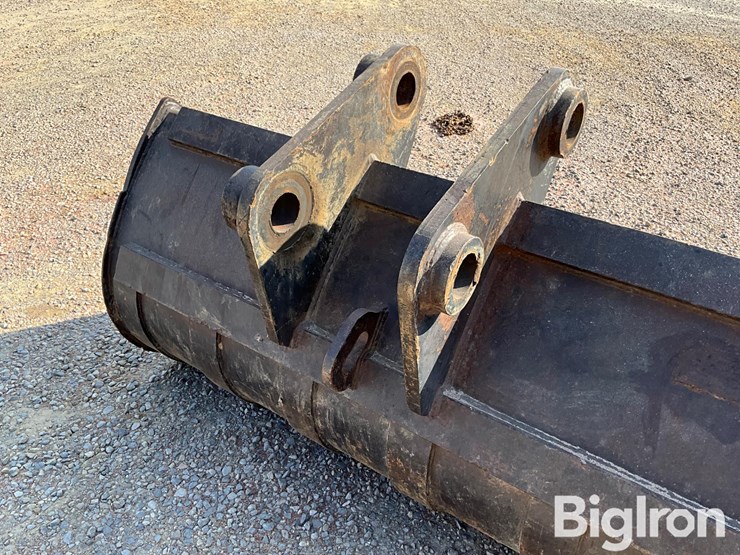 72"-c&p-excavator-bucket-image-10