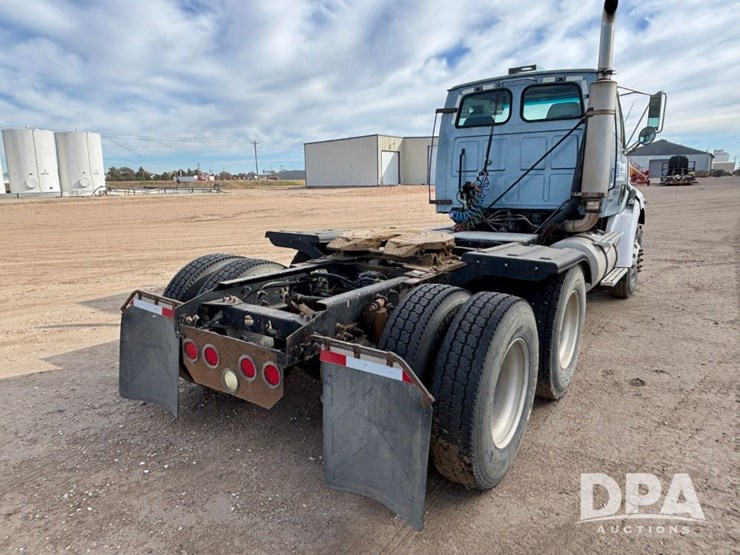 2000-caterpillar-10-image-6