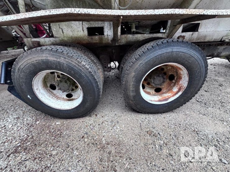 2003-volvo-10-image-44