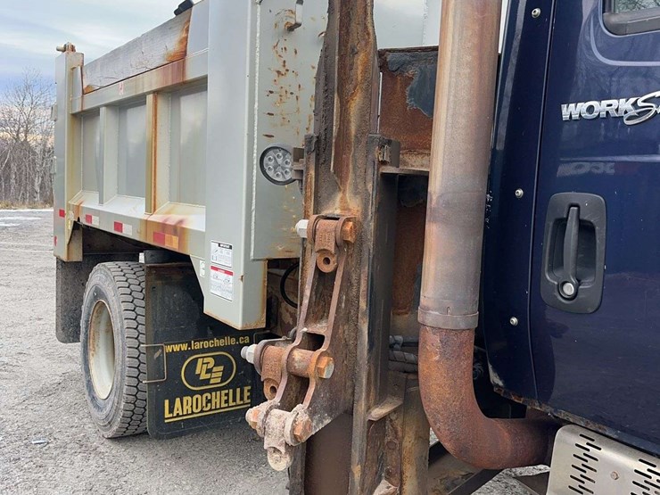 2010-international-7400-image-14