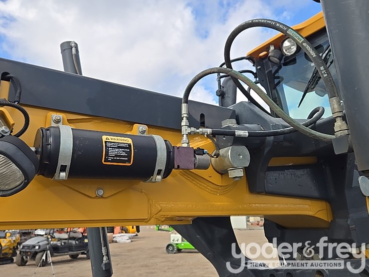 2017-deere-872g-image-30