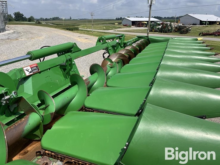 2024-john-deere-c12f-image-11