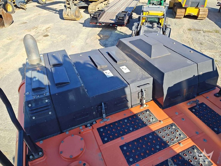 2019-hitachi-zx300-lc-image-29