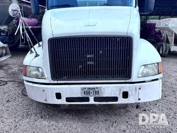 2003-volvo-10-image-20