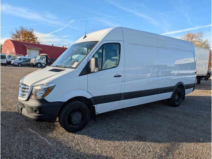 2017-freightliner-sprinter-image-1