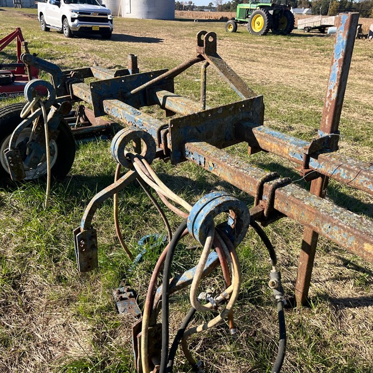 John Blue toolbar with 4 knifes and one gauge wheel, located at 276 Jonestown Rd Snow Hill NC, call 252-531-8061 for more info.