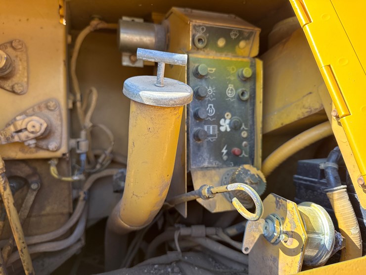 caterpillar-d4h-image-29