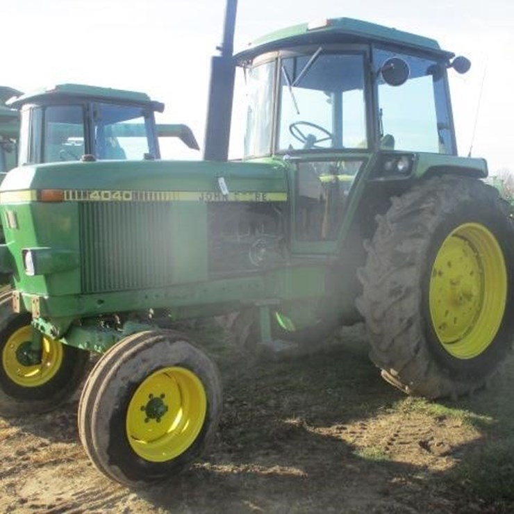 JOHN DEERE 4040