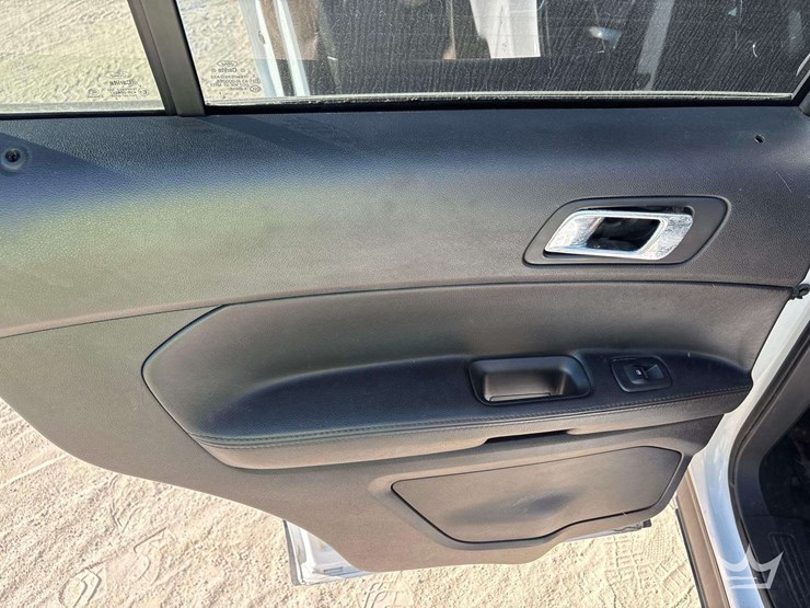 2017-ford-explorer-image-19